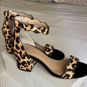 INC Womens Hadwin Tan Ankle Scallop Comfort Heel Sandals  Shoes.